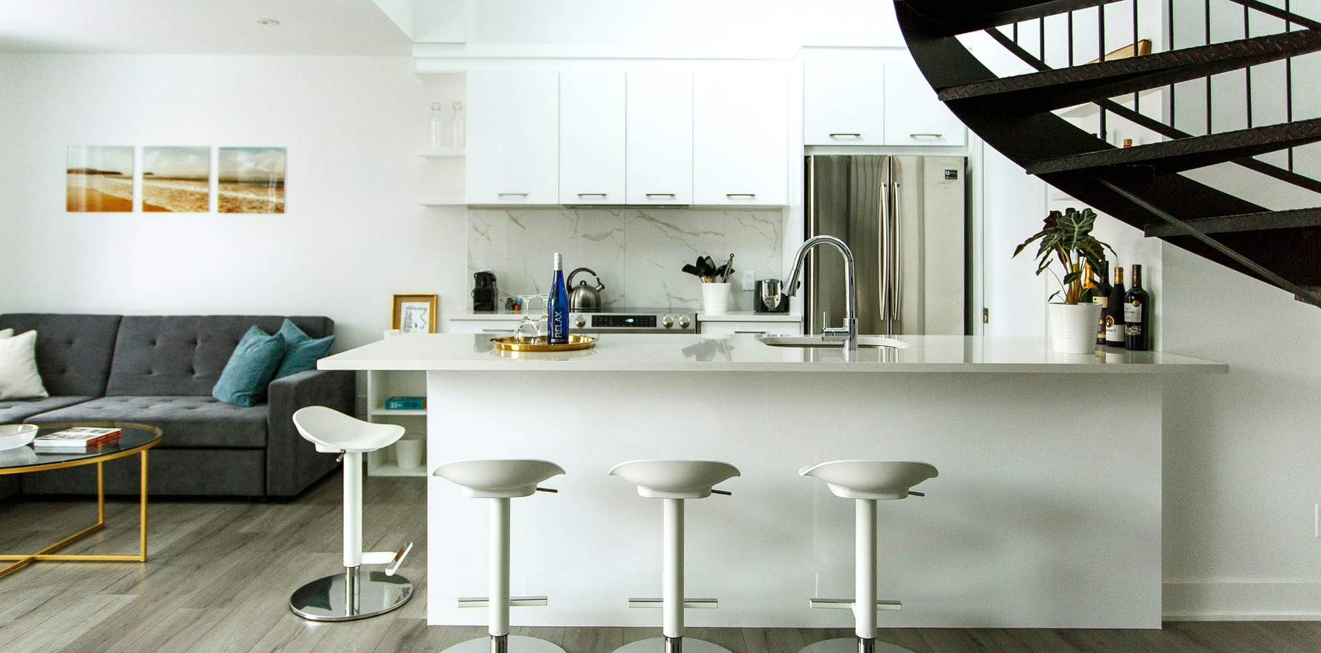 foto cocina con sofa